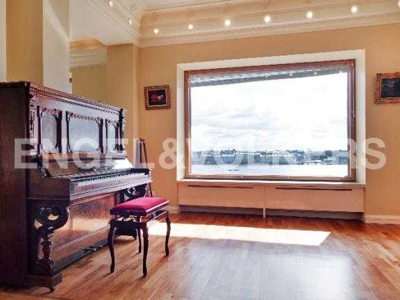 петровская наб., 8  - "адмиральский дом" c панорамным видом на доминанты петербурга фото 1