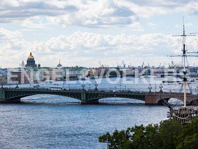 петровская наб., 8 - "адмиральский дом" на набережной невы фото 1