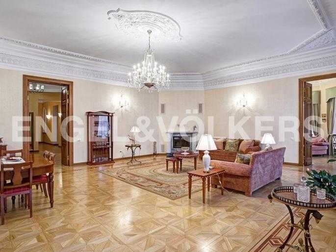 захарьевская, 16 - классическое убранство вблизи таврического сада фото 1