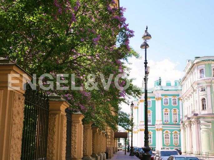 миллионная, 28 - "в двух шагах" от эрмитажа фото 1
