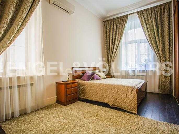 в.о. 5-я линия, 2 - классика в окружении парков фото 1