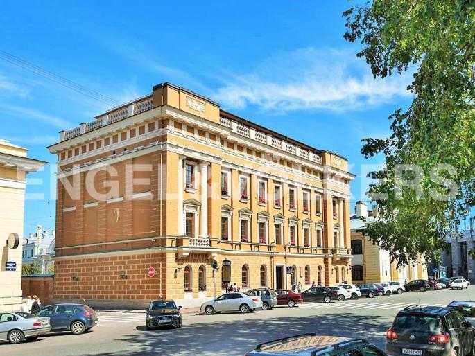 "особняк на манежной" - резиденция с видом на михайловский замок фото 1