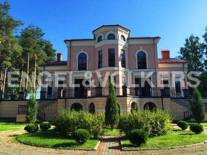 п.воейково – особняк в дворцовом стиле фото 1