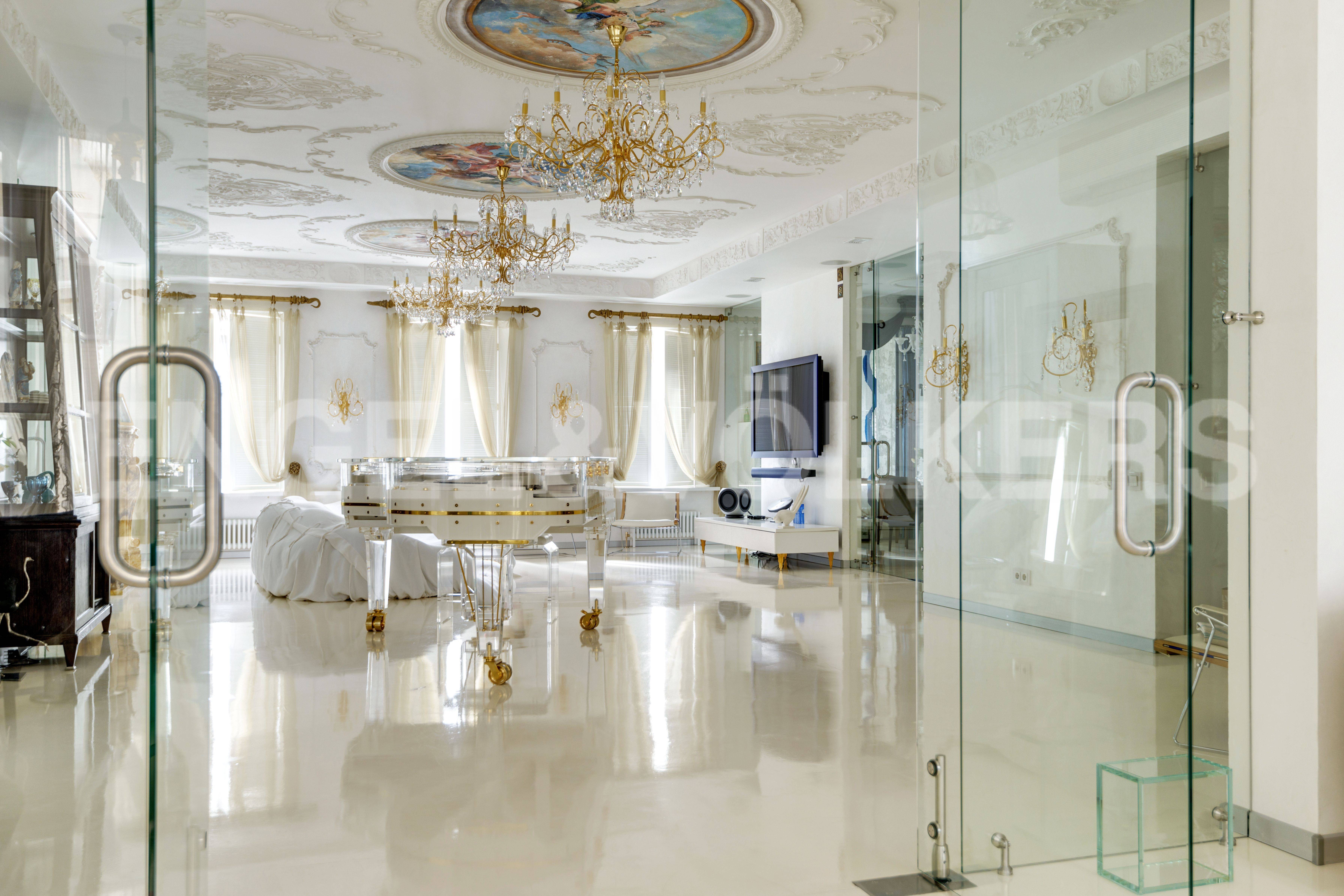 большая морская, 4 – современный дизайн у самого эрмитажа фото 1