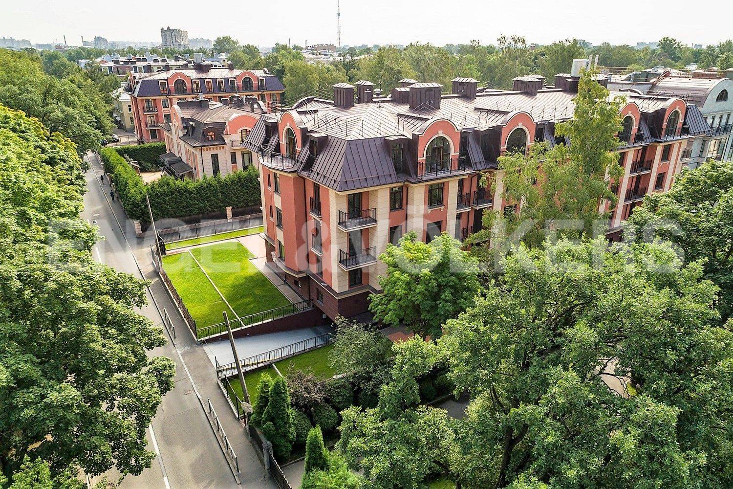 rich’art club – камерный дом в респектабельном квартале приморского района фото 1