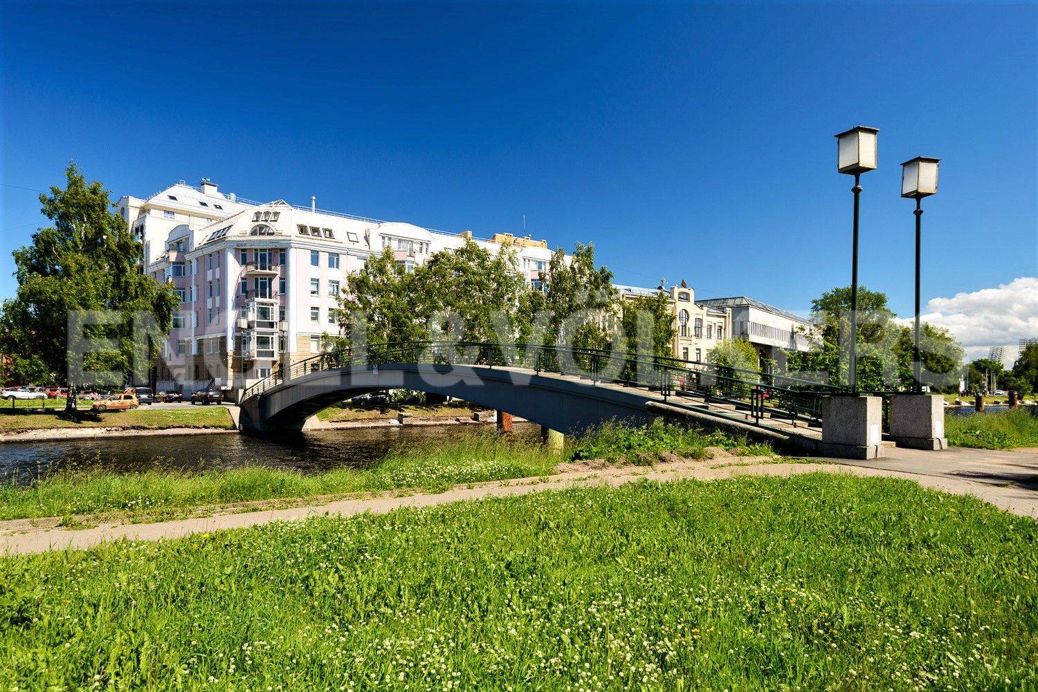 ждановская, 10  – пейзажный вид на парк и водную гладь фото 1