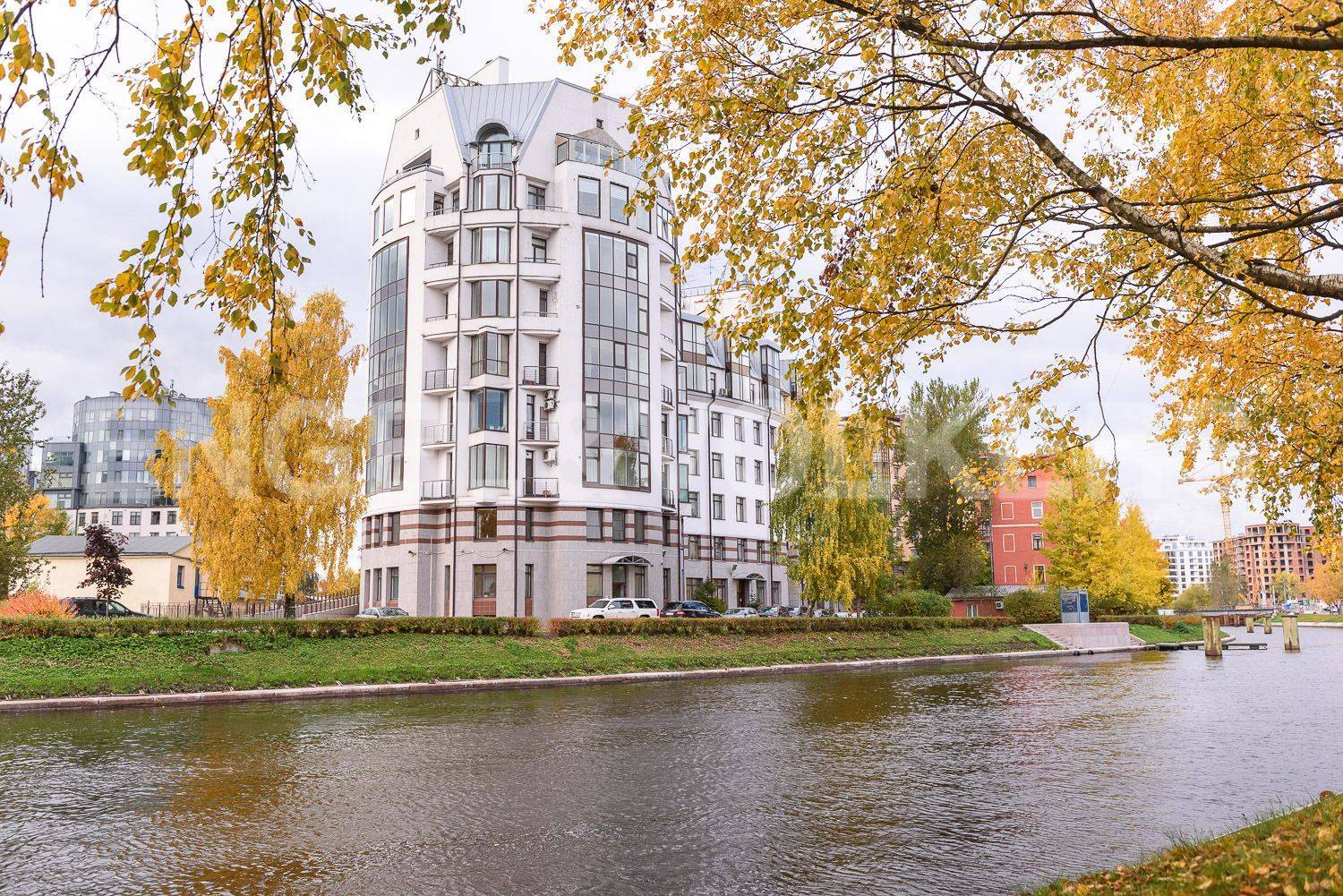 петровский пр.,1 - панорамный вид на парк и водную гладь фото 1