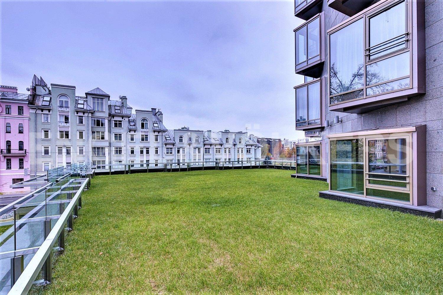 константиновский, 23 – «диадема» роскошное украшение крестовского острова фото 1