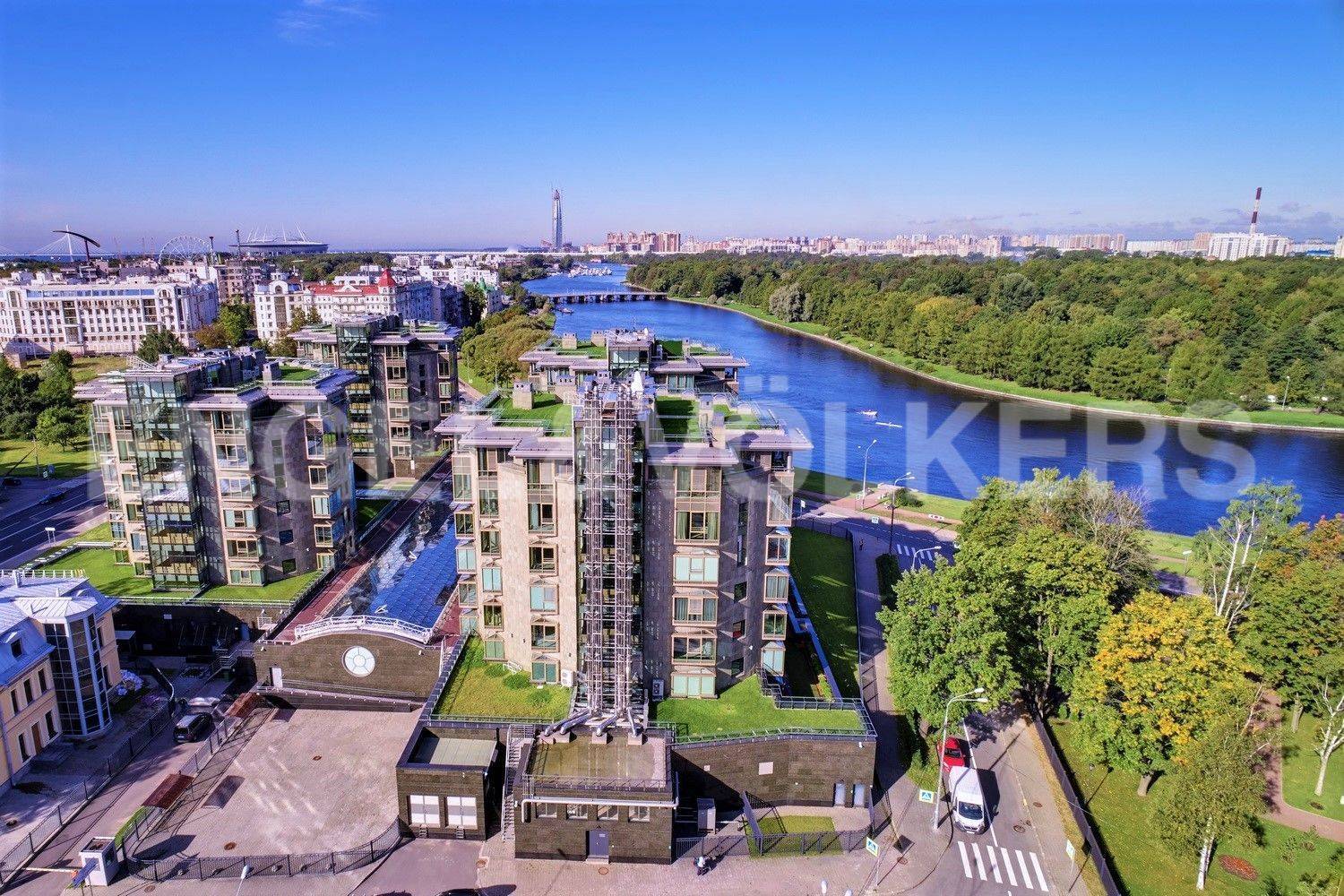 константиновский, 23 – «диадема» роскошное украшение крестовского острова фото 1