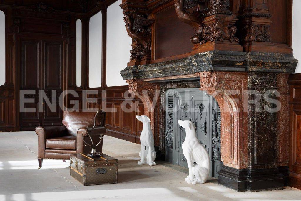 наб. кутузова, 24 -   квартира с барочным резным камином и кариатидами фото 1