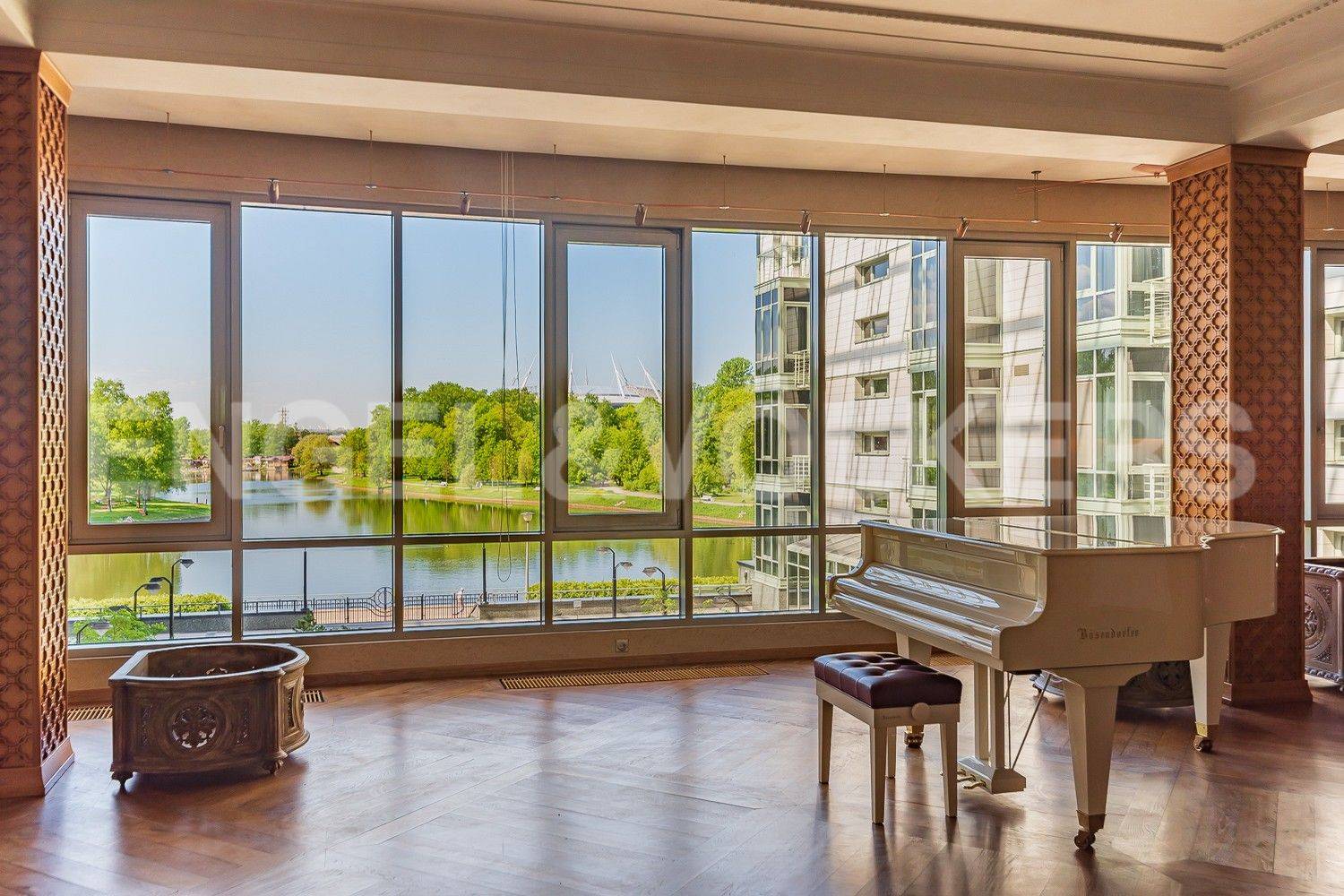 «пятый элемент»  – авторский дизайн и окна в парк фото 1