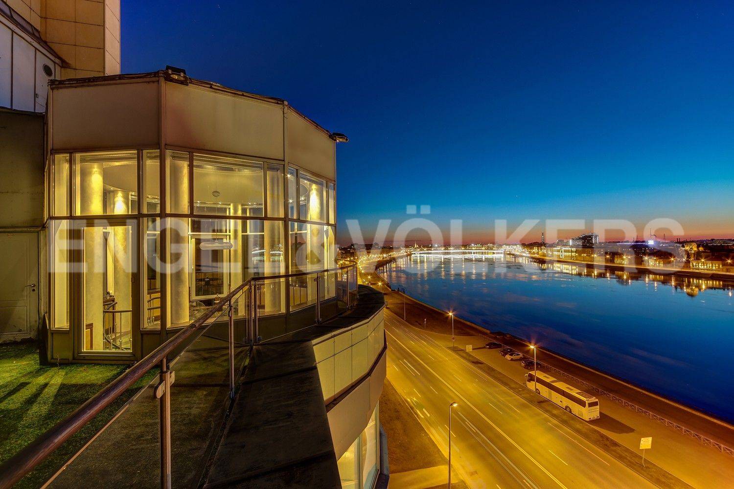 воскресенская наб., 4 – терраса и панорамный вид петербурга «словно на ладони» фото 1