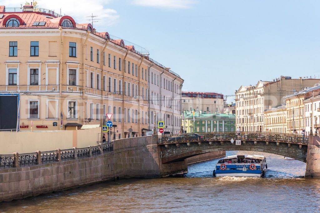 наб. реки мойки, 6 – живописный вид на воду вблизи эрмитажа фото 1