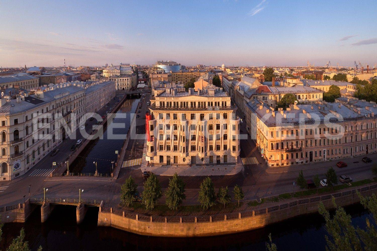 наб. реки мойки, 102 – место, где время течет иначе фото 1