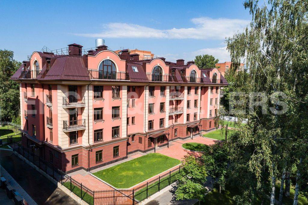 rich'art club – малоэтажный клубный дом в окружении зелени фото 1