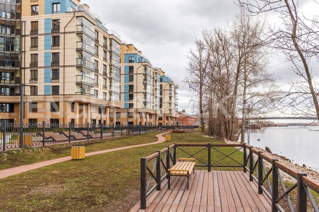 петровский пр., 24 - близость к центру и вид на водную гладь фото 1