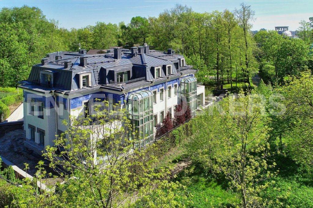 наб. м. невки, 33а - фамильный дуплекс в сердце каменного о-ва фото 1