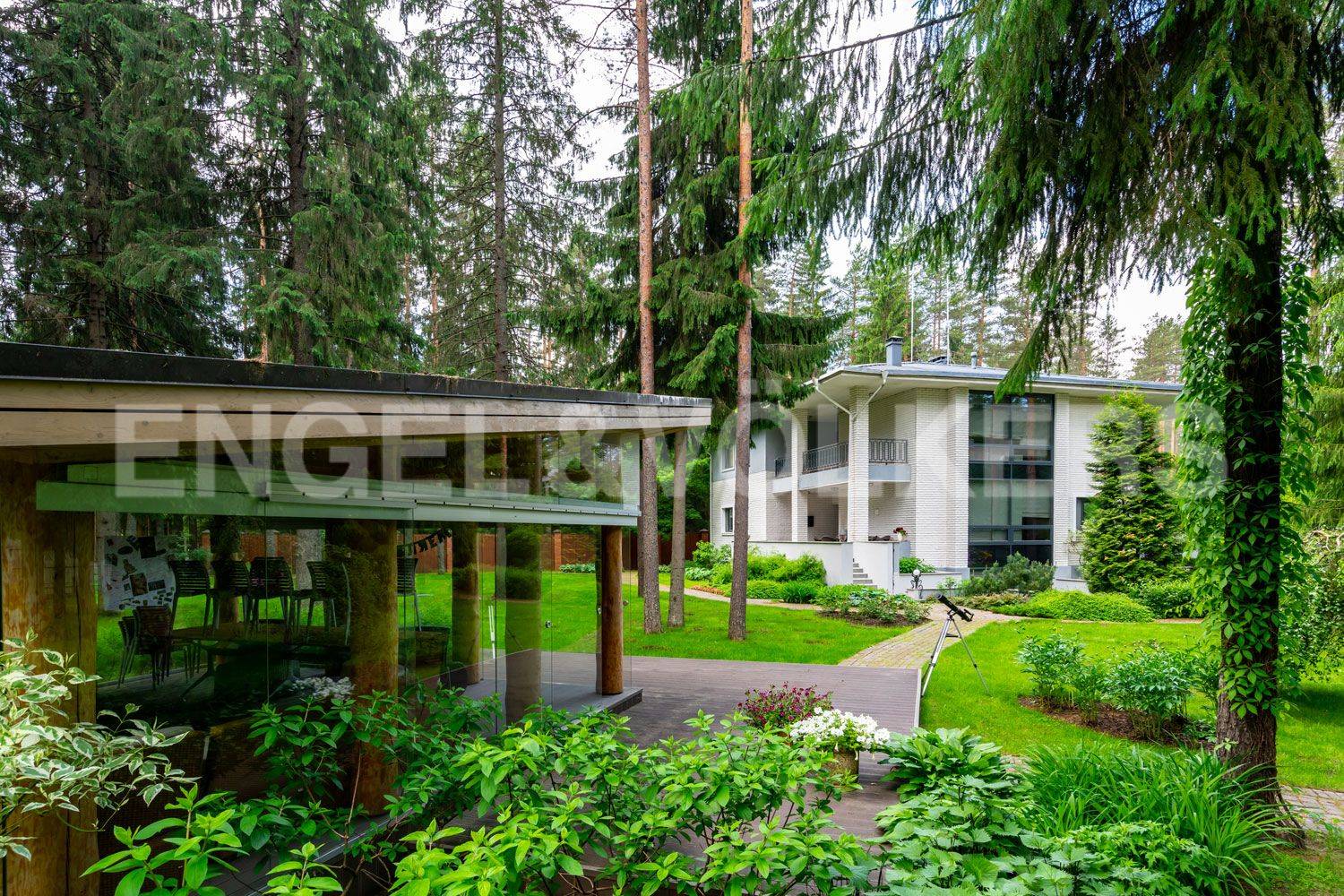 п. ленинское – дом с изысканным интерьером в окружении соснового леса фото 1