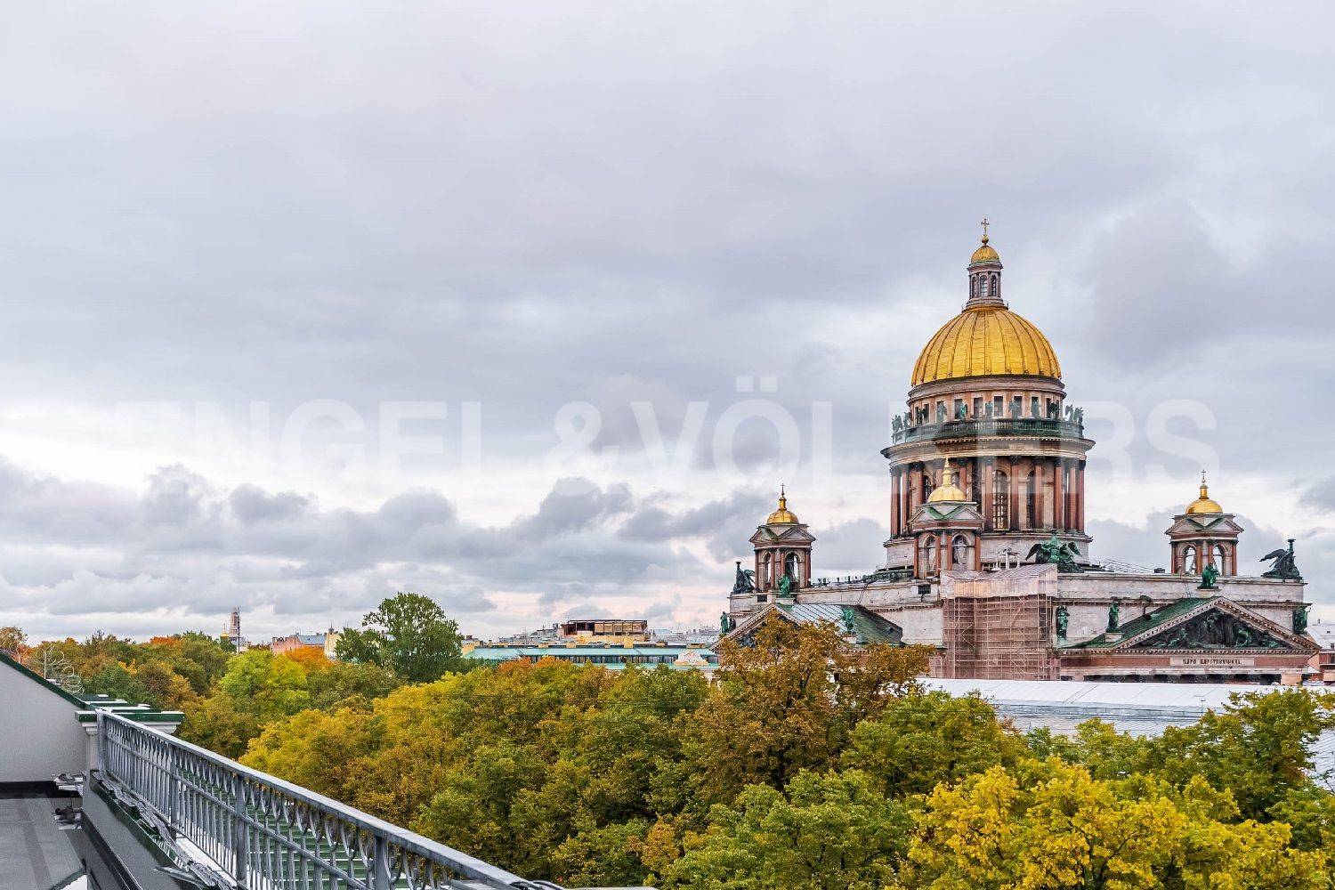 «монферран» - фасадная терраса и вид на исаакиевский собор фото 1
