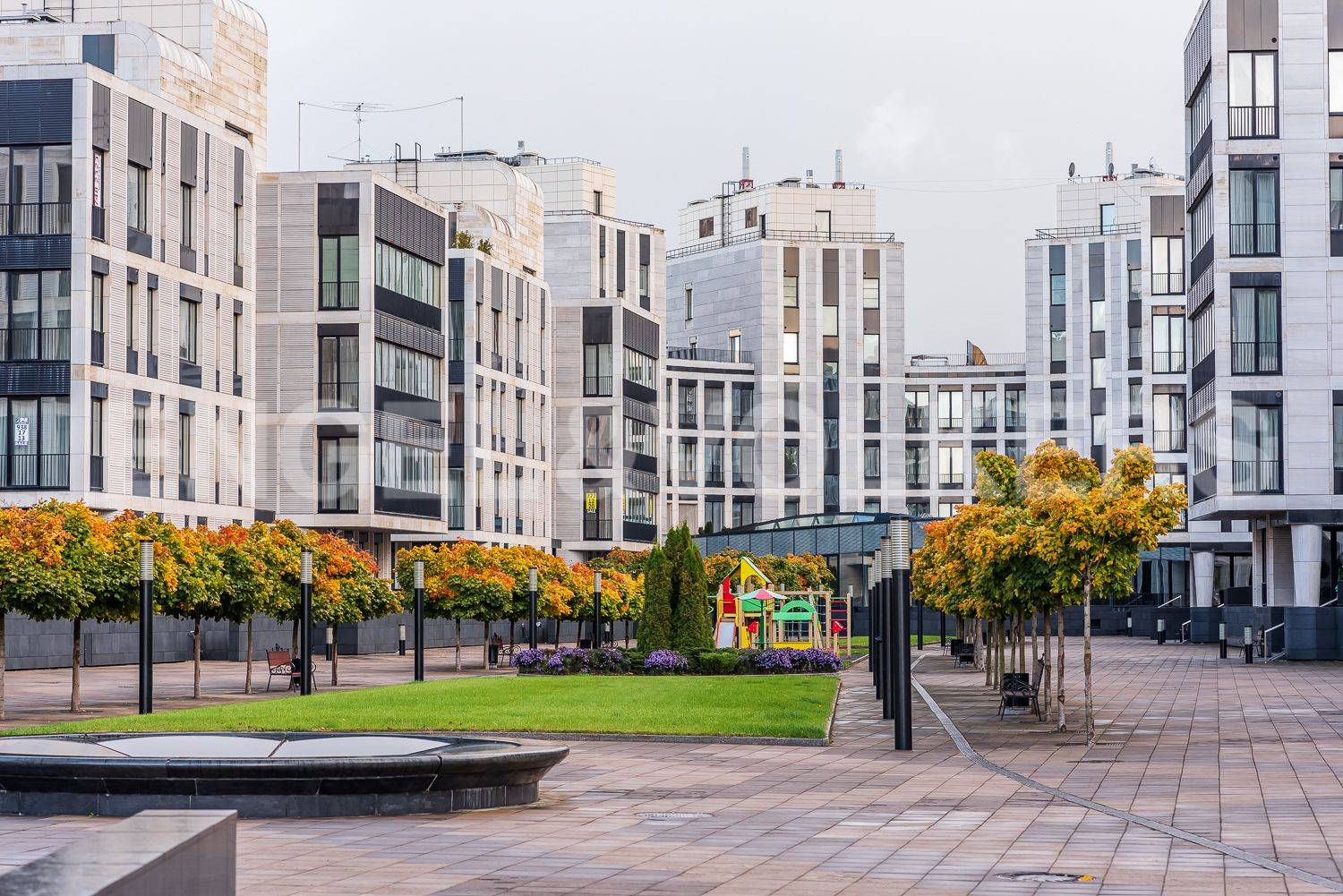 наб. мартынова, 74 – вид из окон на зелень парков крестовского фото 1