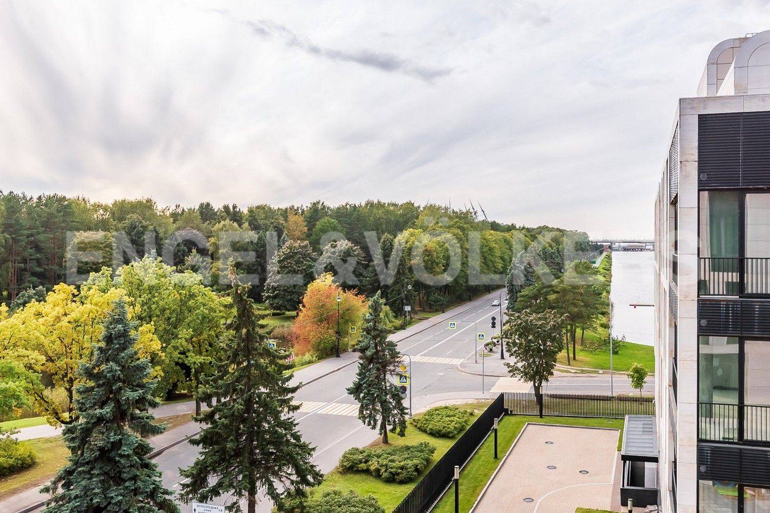 наб. мартынова, 74 – панорамный вид на парк и функциональная планировка фото 1