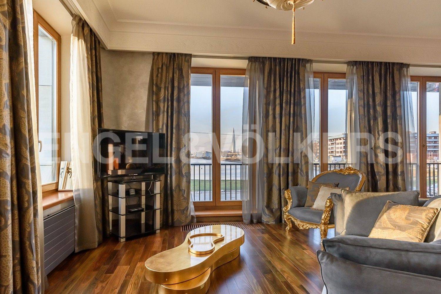 «дом у моря» – панорамный вид на гребной канал и приморский парк фото 1