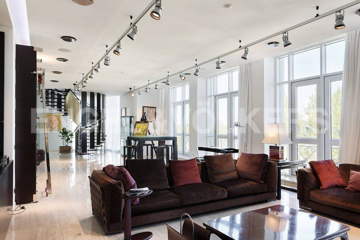 динамовская, 2 – современные формы классического дизайна на крестовском фото 1