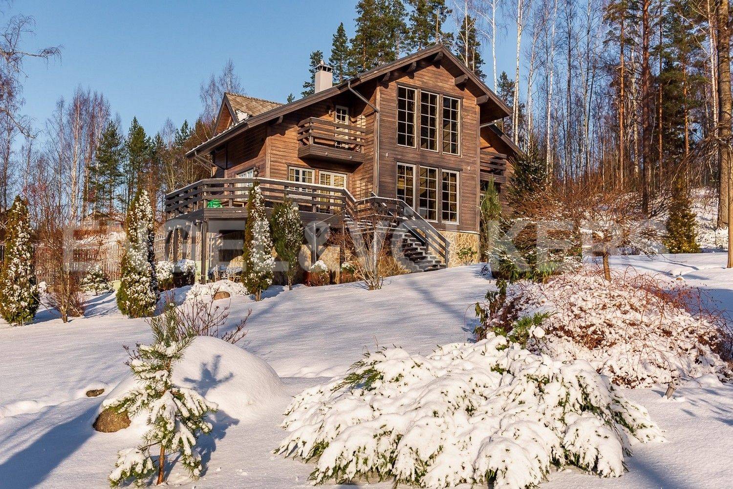 зеленая роща – загородный дом на благоустроенном участке с русской баней фото 1