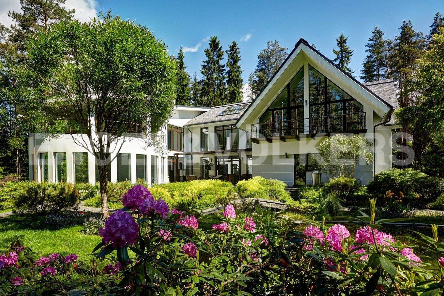 п. ленинское – превосходство стиля и функциональность в окружении вековых сосен фото 1