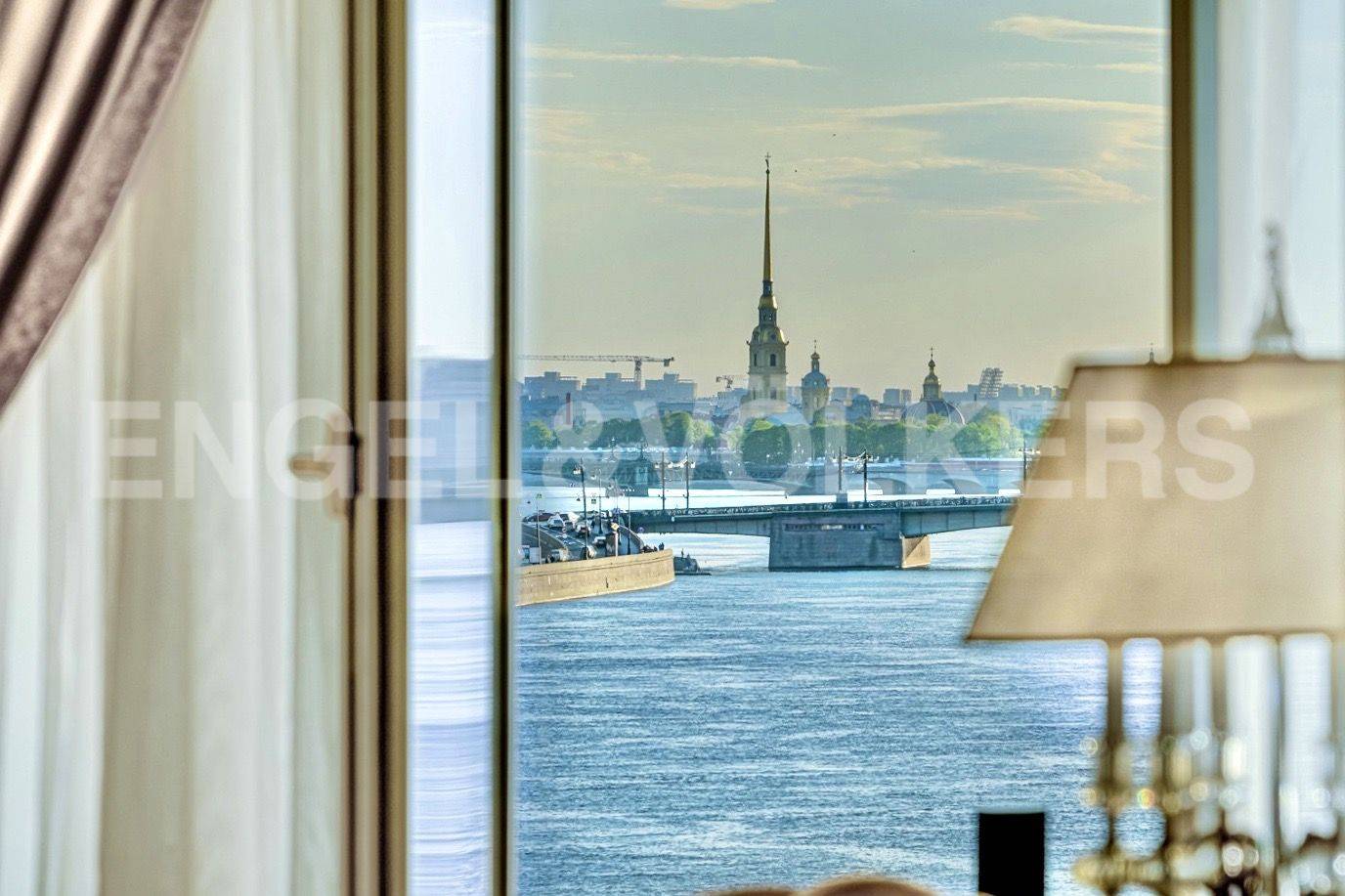 воскресенская наб., 4 – изысканная неоклассика с панорамой исторического петербурга фото 1
