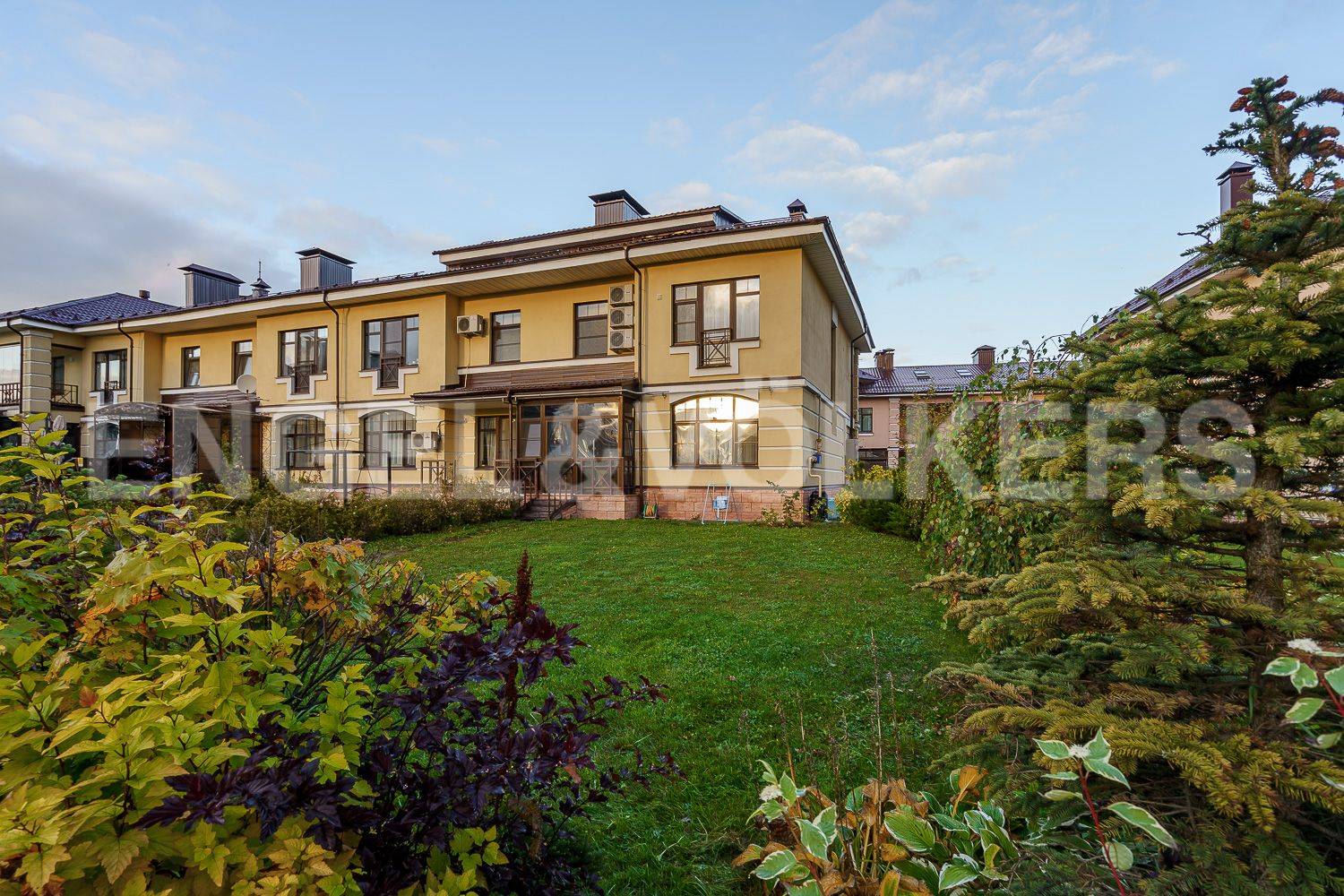 п. репино – функциональный таунхаус в престижной локации фото 1