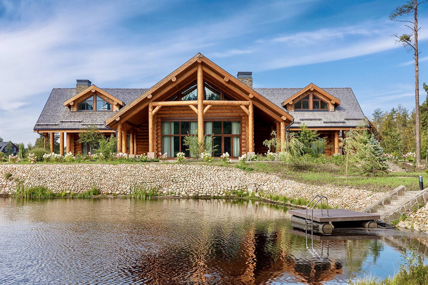 п. ленинское – усадьба из алтайского кедра на берегу озера фото 1