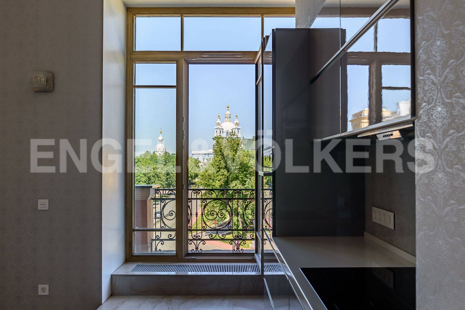 смольный, 13 – жить в достойном окружении фото 1