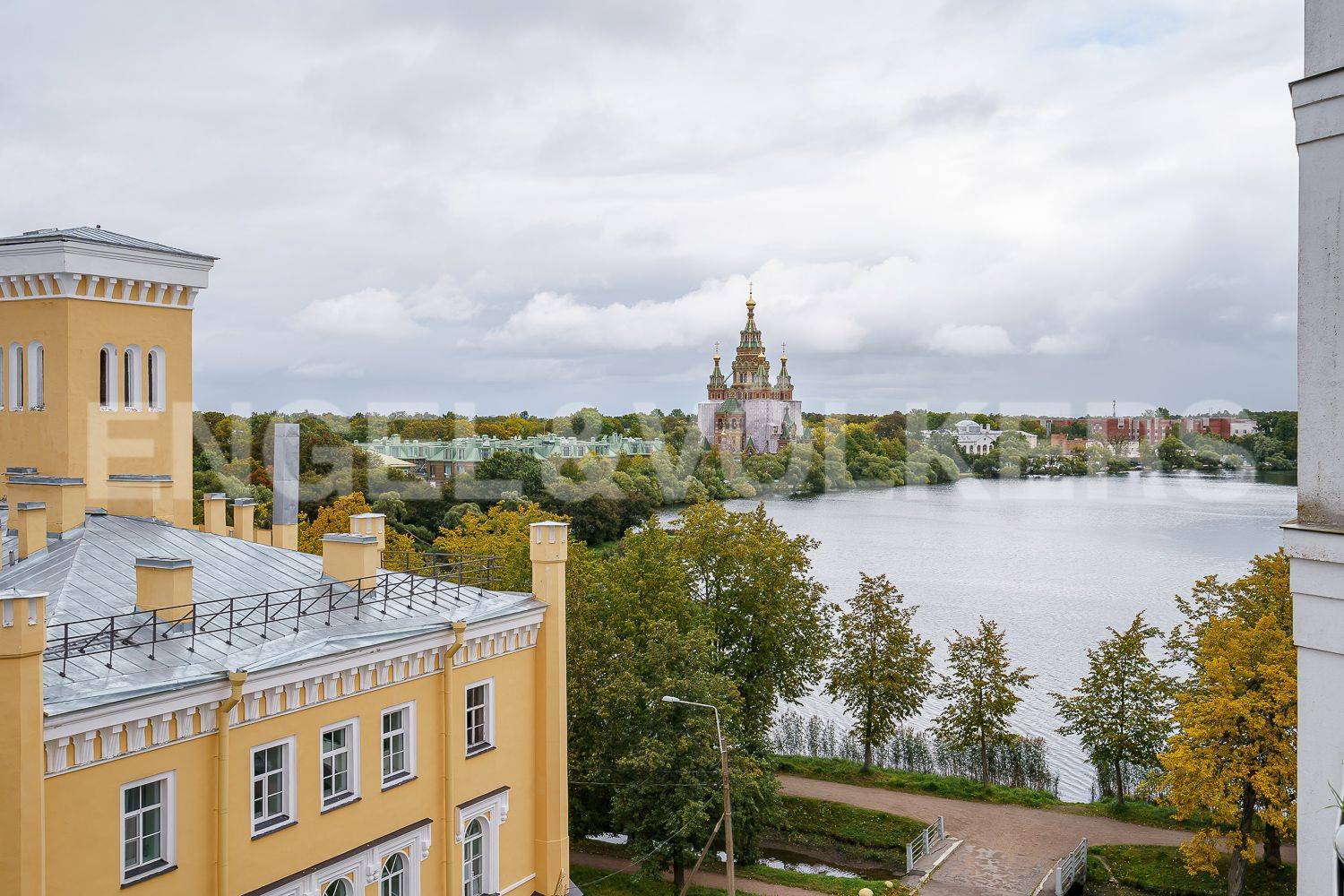 петергоф – элегантная квартира с видом на петропавловский собор фото 1