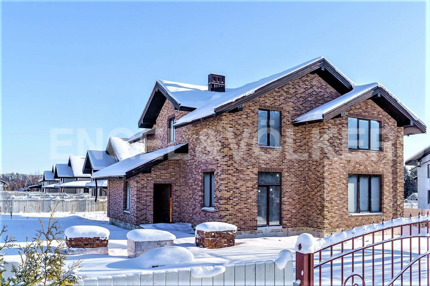 «лебединая гряда» – готовый кирпичный дом с отделкой вблизи озёр фото 1