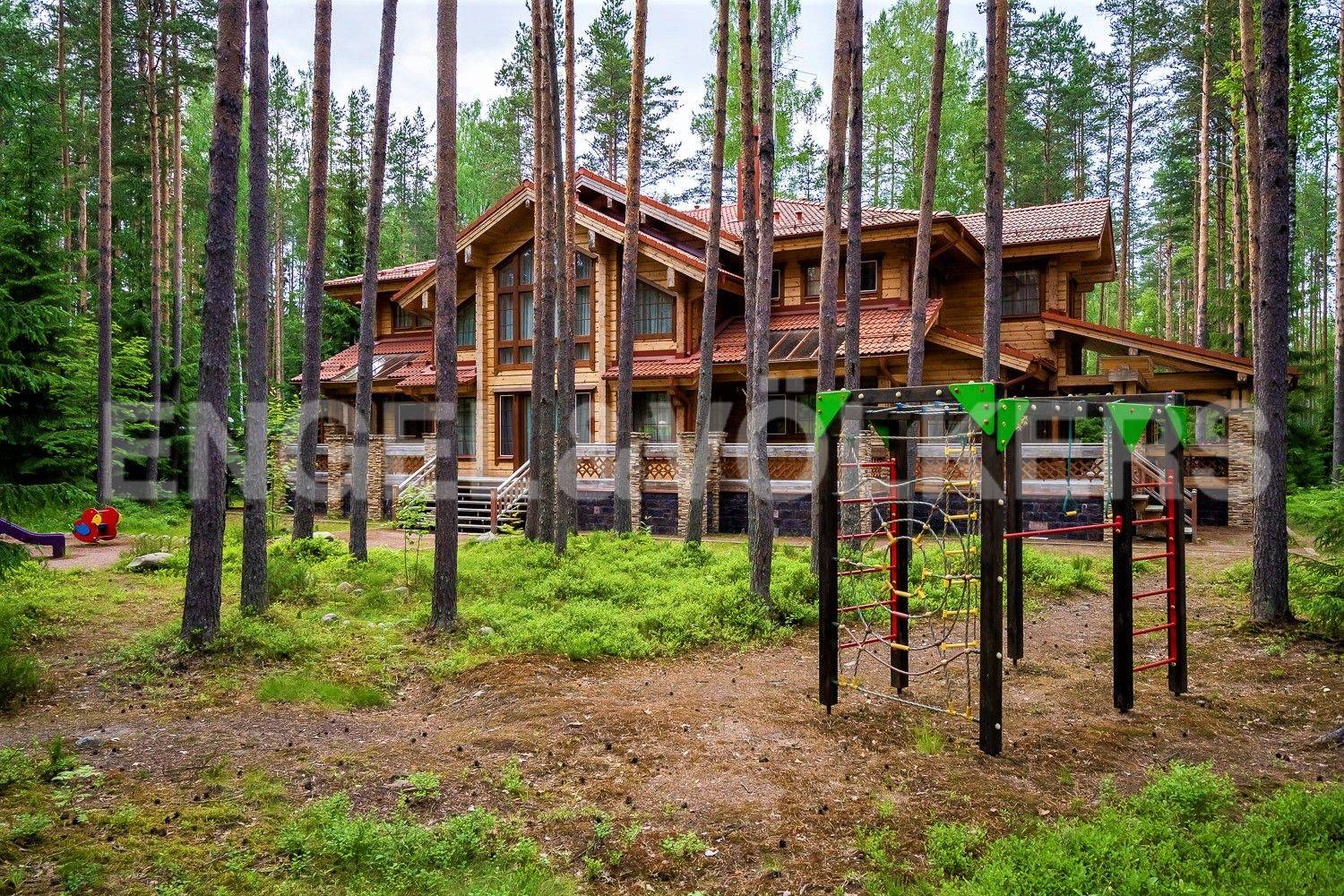 «западная лица» – загородная семейная резиденция среди многолетних сосен фото 1