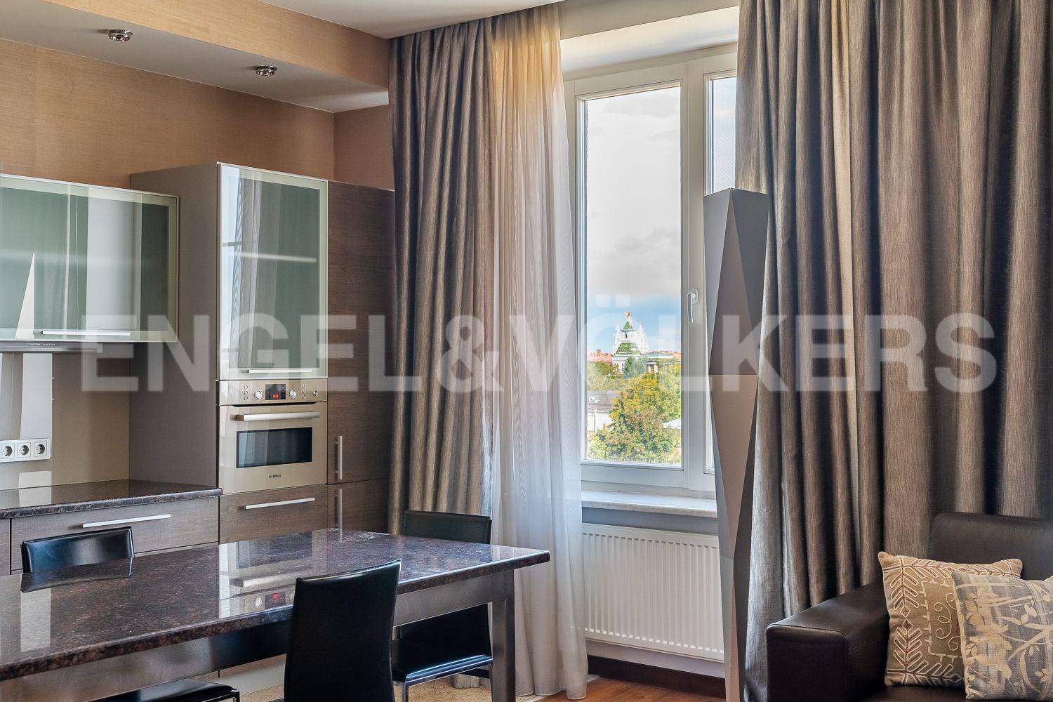 «парадный квартал» – семейная квартира у таврического сада фото 1