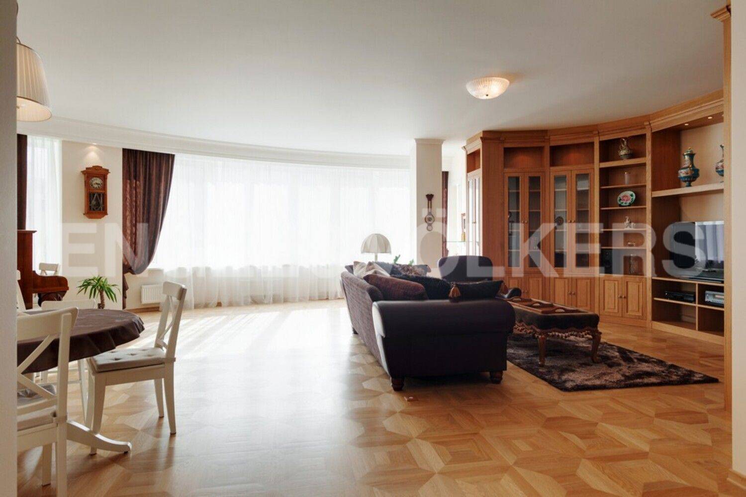 тверская, 1а – уютный дизайн в доме напротив таврического сада фото 1