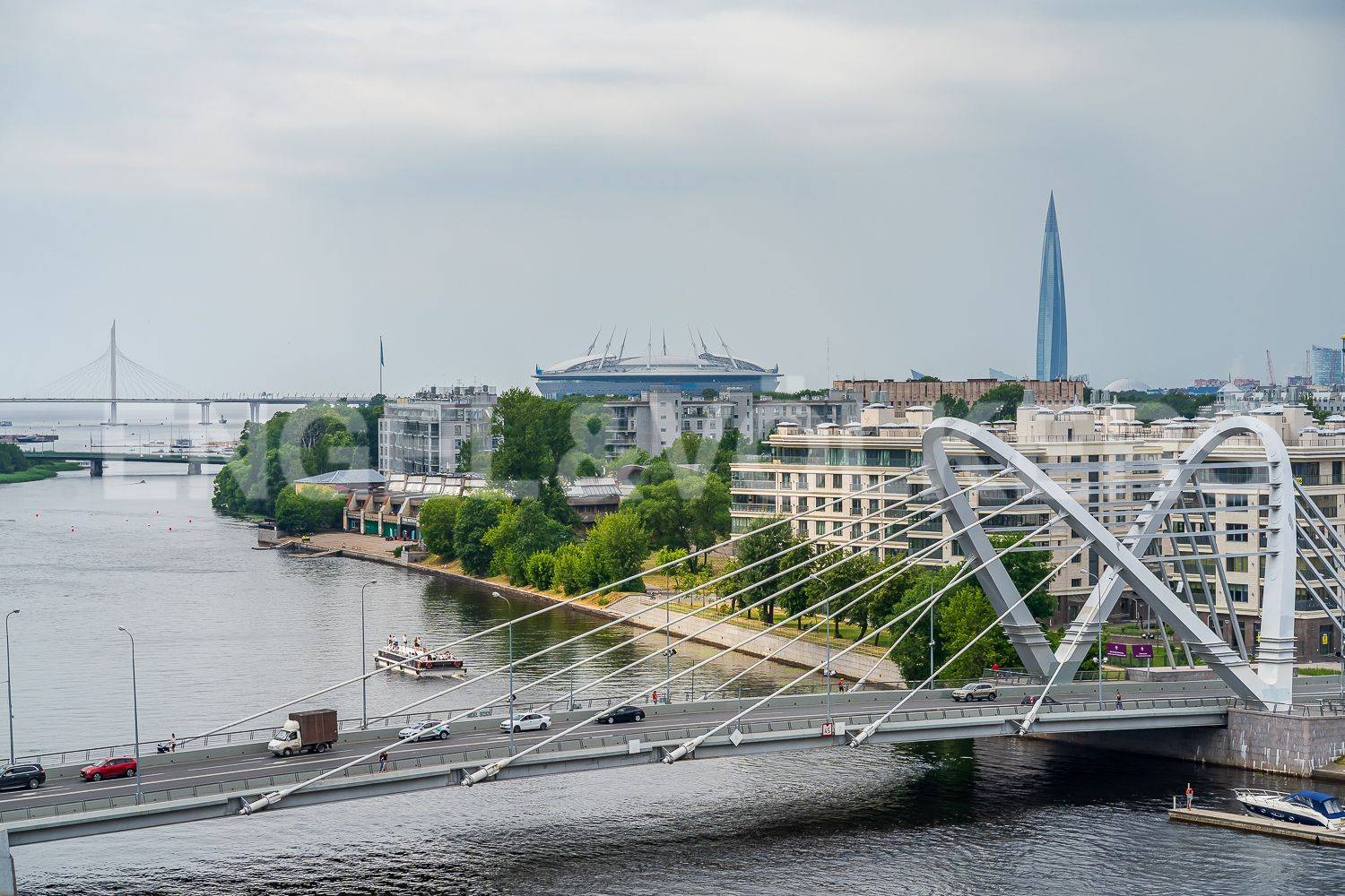 one trinity place – квартира с панорамным видом на воду и тремя спальнями фото 1