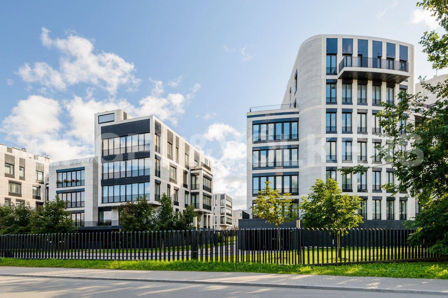 наб. мартынова, 74 – семейный паркинг на 4 машино-места в комплексе «дом у моря» фото 1