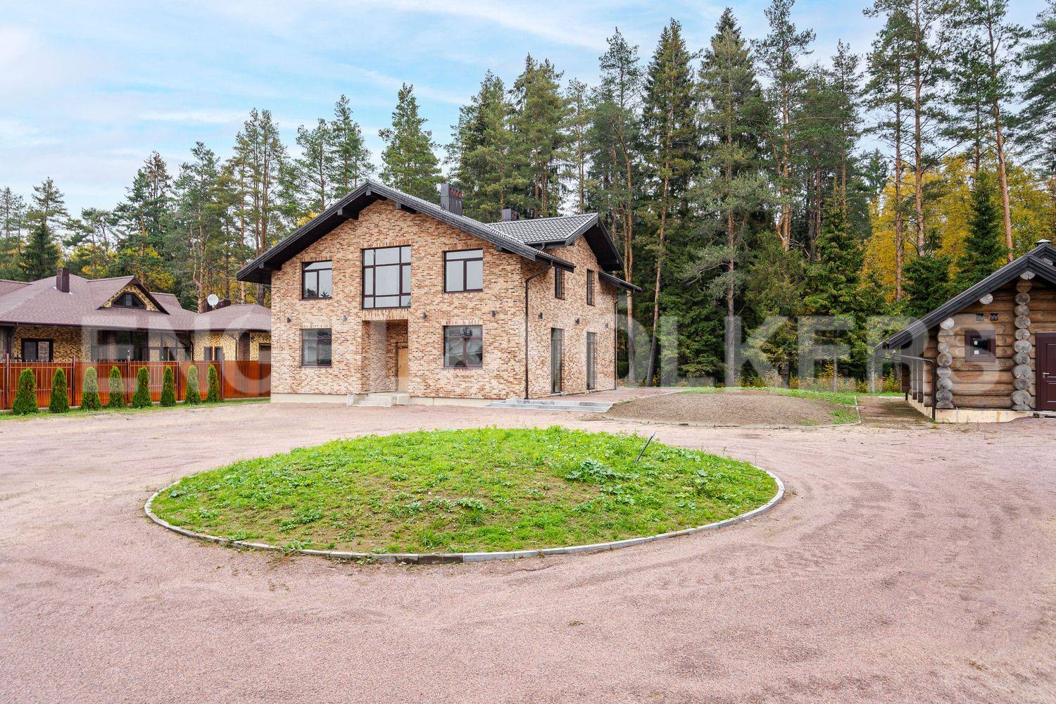 villa – дом в клубном поселке на границе с вековым лесом фото 1