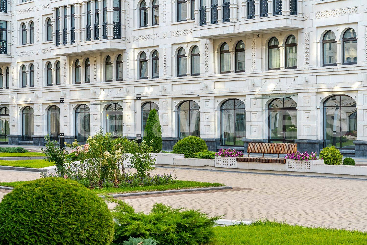 «русский дом» – светлая квартира с видом в парадный двор и идеальной планировкой фото 1