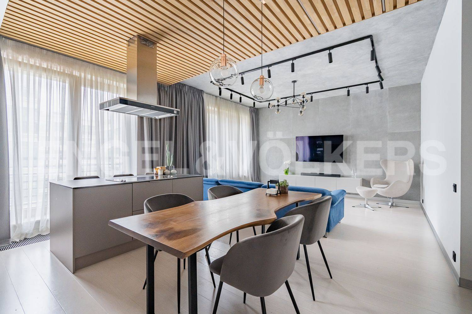 «крестовский de luxe» – функциональная квартира с отделкой в статусном доме фото 1