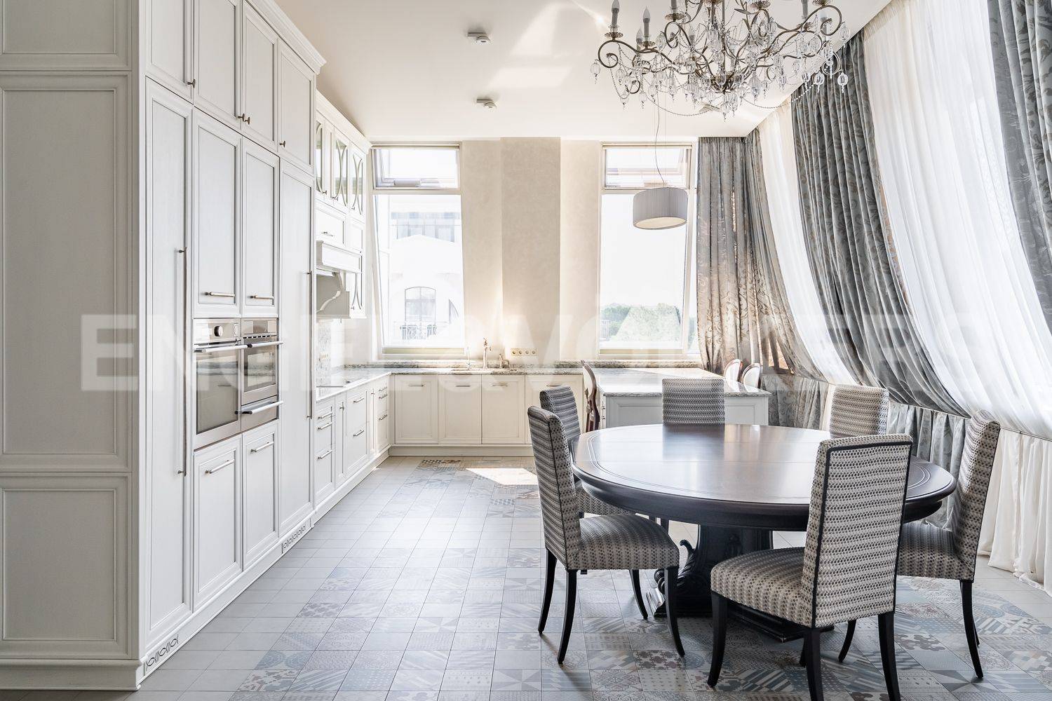 кемская, 7 – двухуровневый пентхаус на крестовском острове в духе классического нью-йорка фото 1