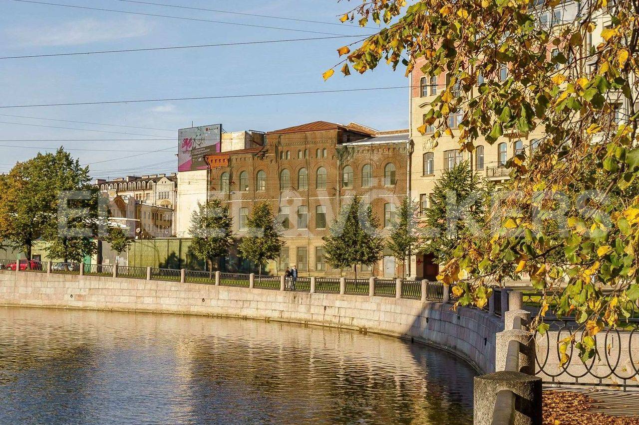 карповка, 27 – прямой вид на живописный изгиб реки и высокие потолки 4,2 м фото 1