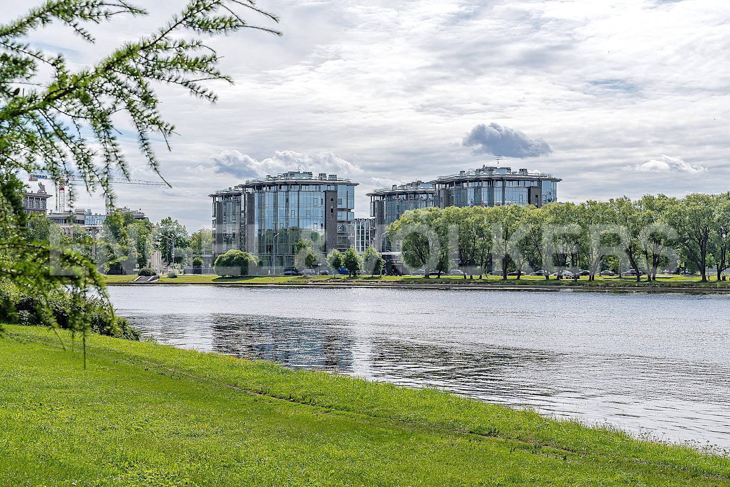 константиновский, 23 – семейная квартира с террасой и патио фото 3