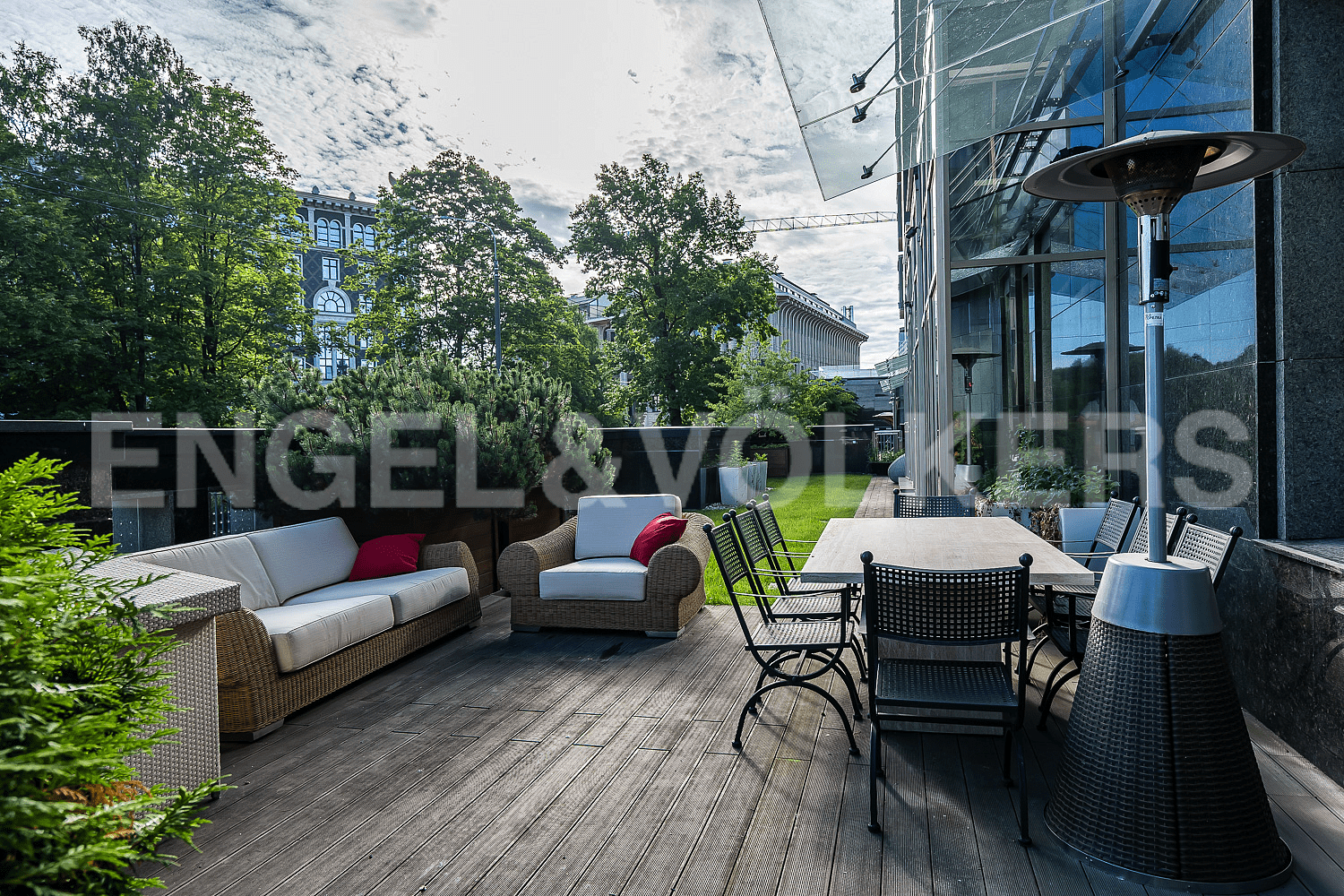 константиновский, 23 – семейная квартира с террасой и патио фото 1