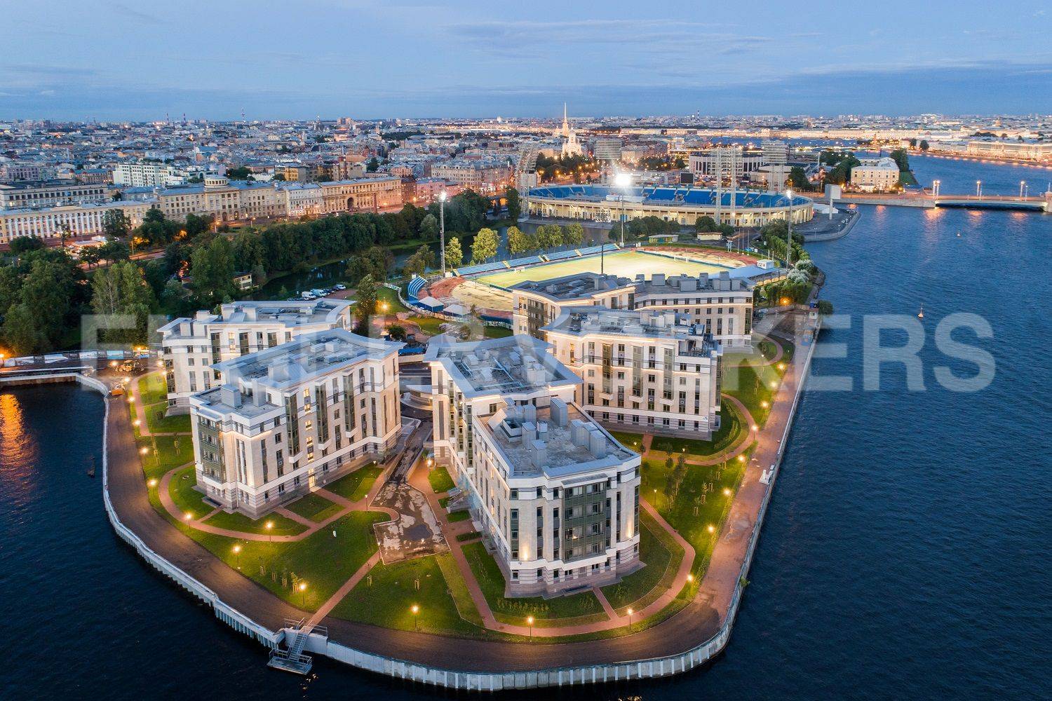 royal park - клубная атмосфера  для комфортной жизни и непринужденного отдыха фото 1