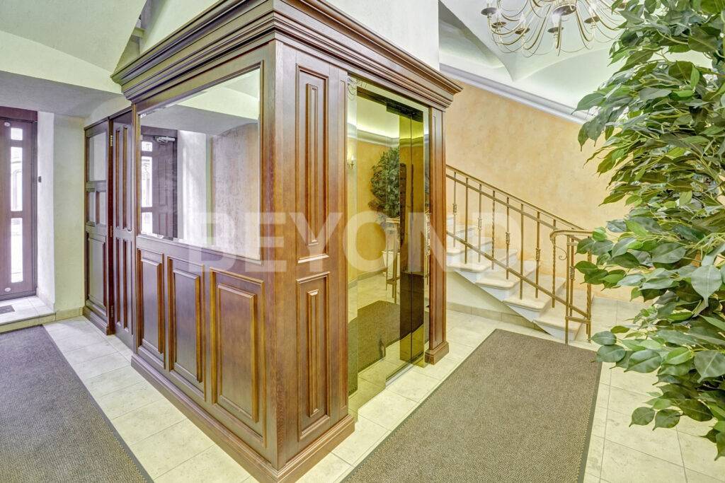 09_Paradnaya_s_sovremennym_liftom