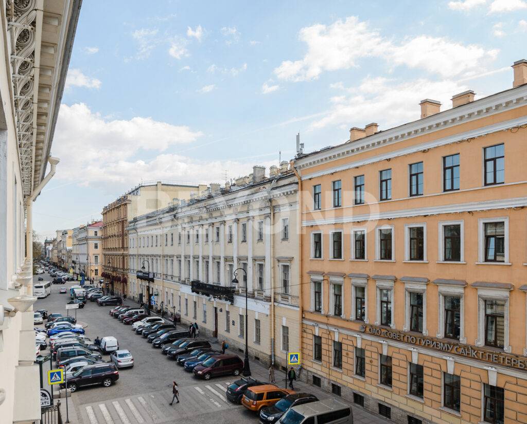 14_Vid_iz_okon_na_Italyanskuyu_ulitsu_v_storonu_ploshchadi_Iskusstv